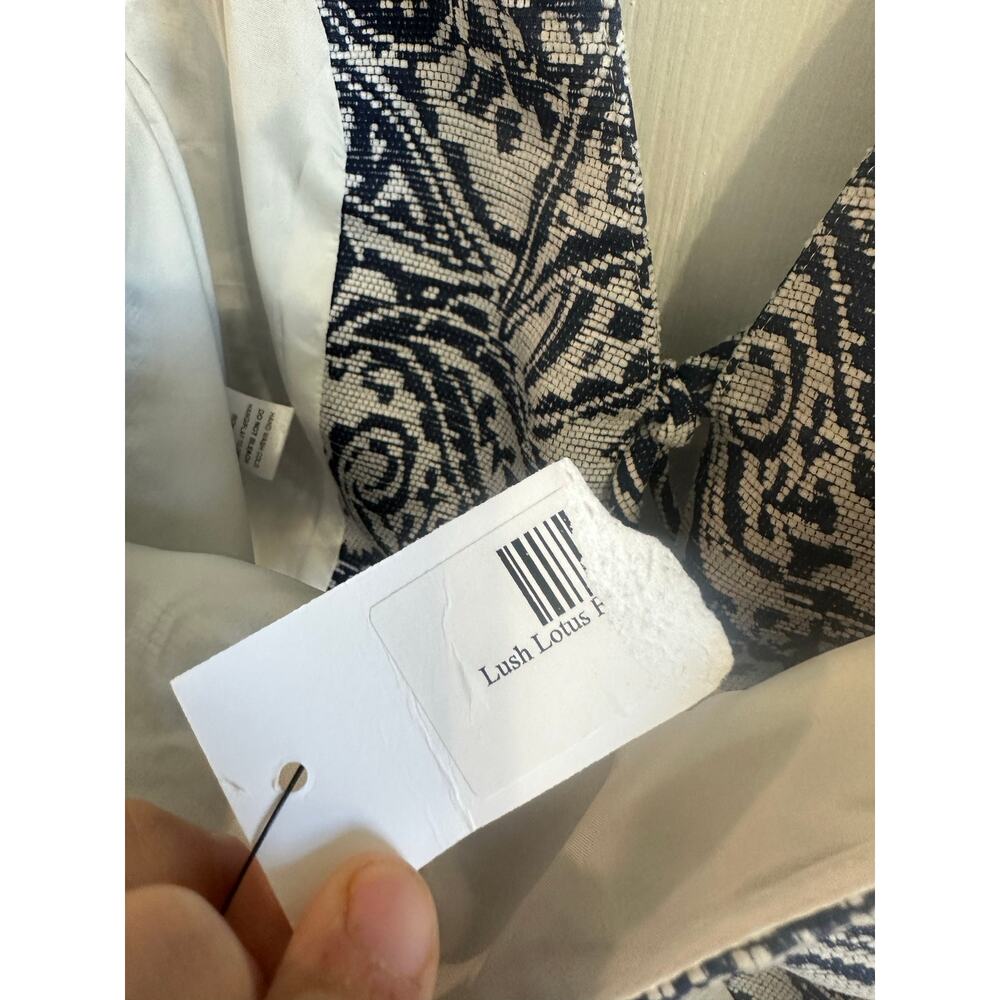 Vici NWT Lush Lotus Front Tie Crop Top Halter Blue Tapestry Sz S - Picture 6 of 8
